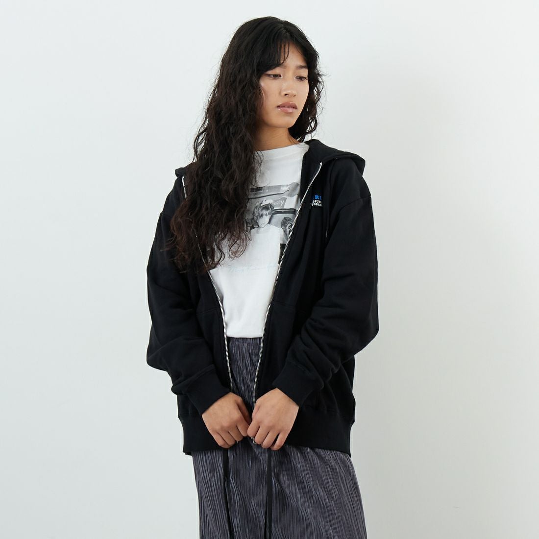 X-girl [エックスガール] サークルロゴ フルジップスウェットフーディ [105253012001] BLACK &&モデル身長：162cm 着用サイズ：M&&