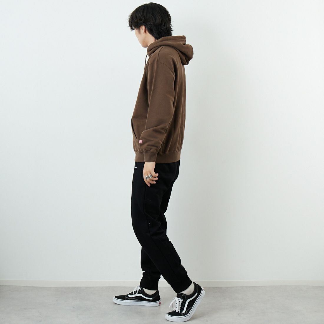 XLARGE [エクストララージ] アーチロゴスウェットフーディ [101253012014] BROWN &&モデル身長：179cm 着用サイズ：M&&