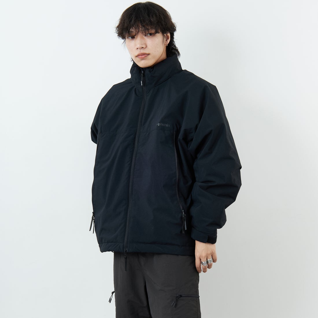 +phenix [プラスフェニックス] 別注 LEVEL7 ダウンジャケット [POO-25080IN-JF] BLACK &&モデル身長：179cm 着用サイズ：XL&&