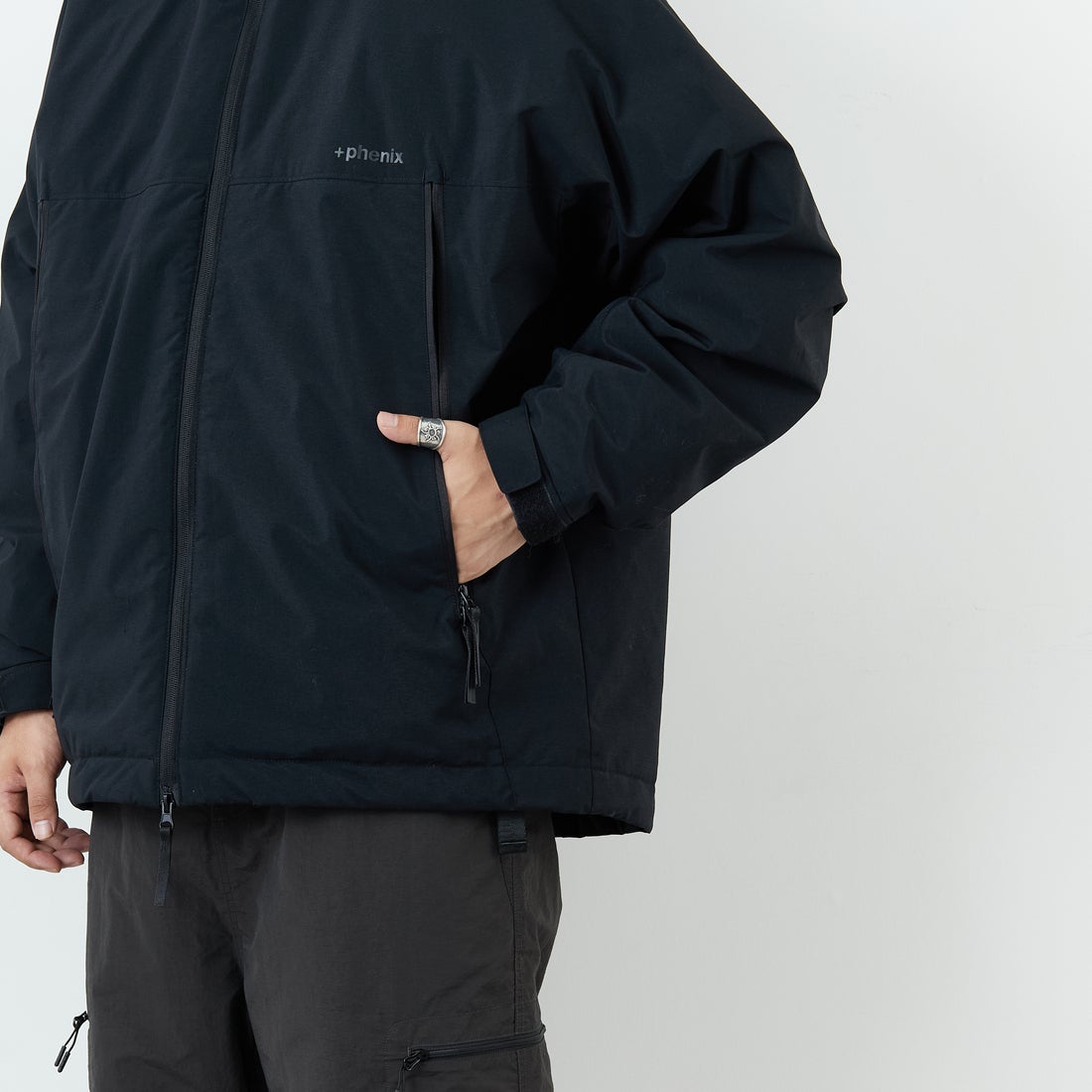 +phenix [プラスフェニックス] 別注 LEVEL7 ダウンジャケット [POO-25080IN-JF] BLACK &&モデル身長：179cm 着用サイズ：XL&&