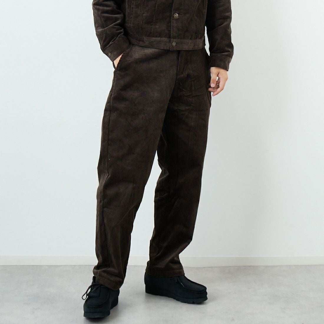 BIG MIKE [ビッグマイク] 別注 コーデュロイイージーパンツ [30804-JF] CHARCOAL &&モデル身長：179cm 着用サイズ：L&&