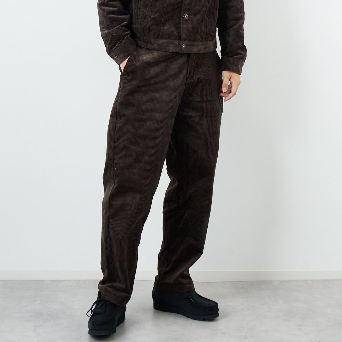BIG MIKE [ビッグマイク] 別注 コーデュロイイージーパンツ [30804-JF] CHARCOAL &&モデル身長：179cm 着用サイズ：L&&