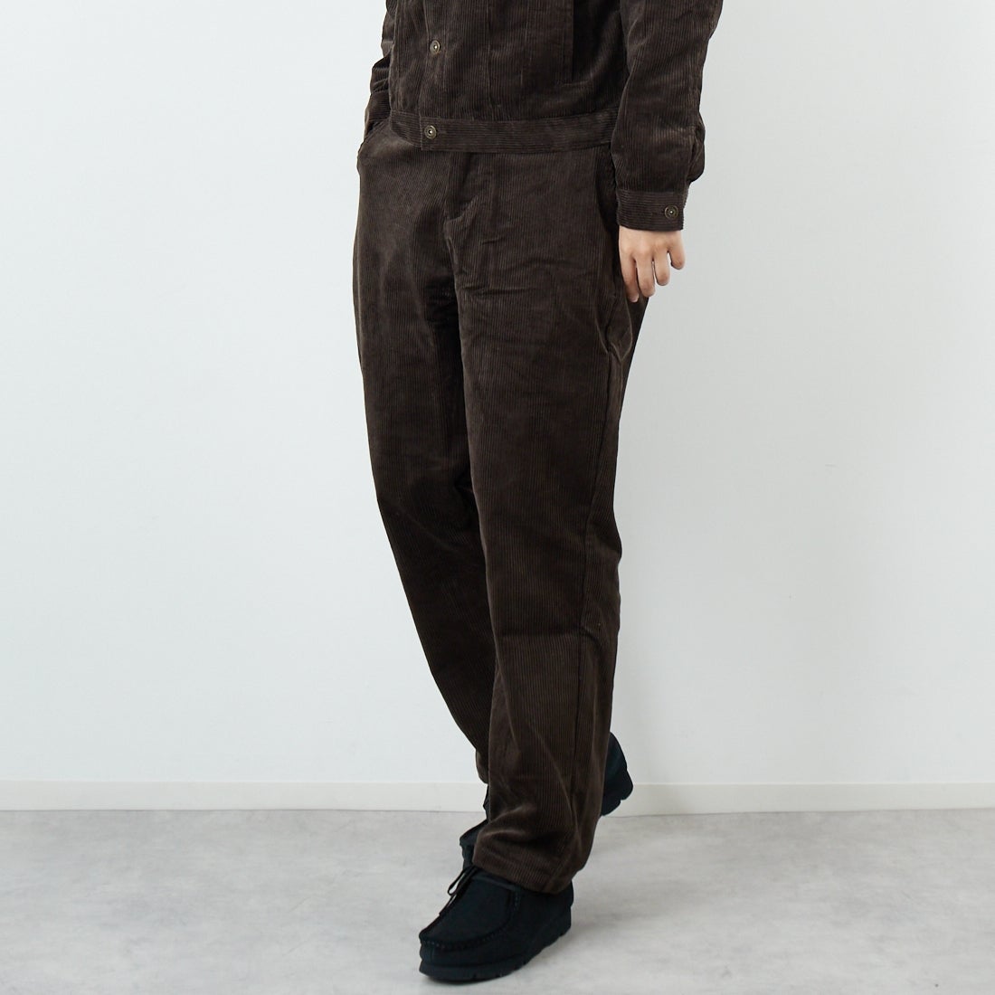 BIG MIKE [ビッグマイク] 別注 コーデュロイイージーパンツ [30804-JF] CHARCOAL &&モデル身長：179cm 着用サイズ：L&&