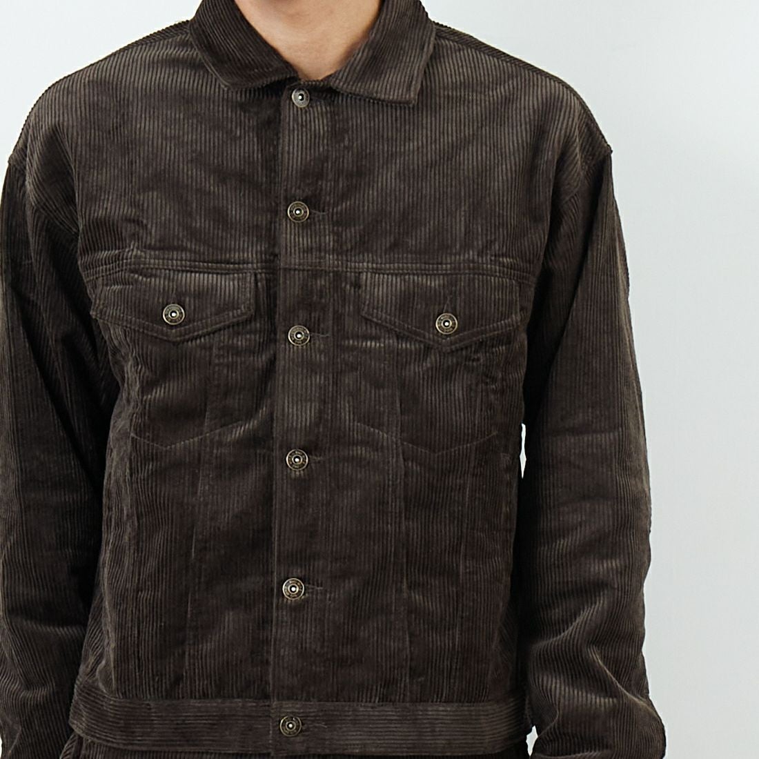 BIG MIKE [ビッグマイク] 別注 8Wコーデュロイジャケット [20706-JF] CHARCOAL &&モデル身長：179cm 着用サイズ：M&&