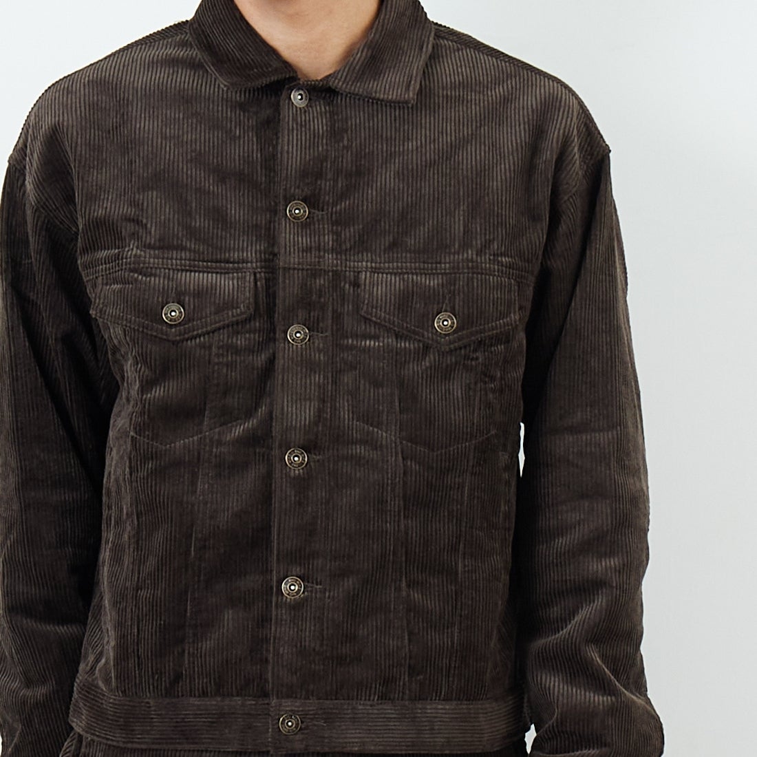 BIG MIKE [ビッグマイク] 別注 8Wコーデュロイジャケット [20706-JF] CHARCOAL &&モデル身長：179cm 着用サイズ：M&&