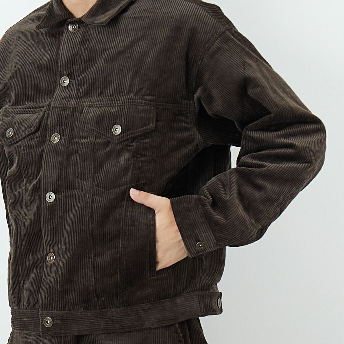 BIG MIKE [ビッグマイク] 別注 8Wコーデュロイジャケット [20706-JF] CHARCOAL &&モデル身長：179cm 着用サイズ：M&&