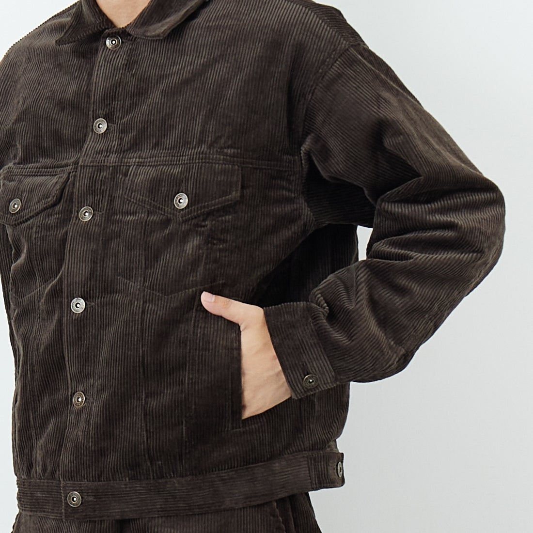 BIG MIKE [ビッグマイク] 別注 8Wコーデュロイジャケット [20706-JF] CHARCOAL &&モデル身長：179cm 着用サイズ：M&&