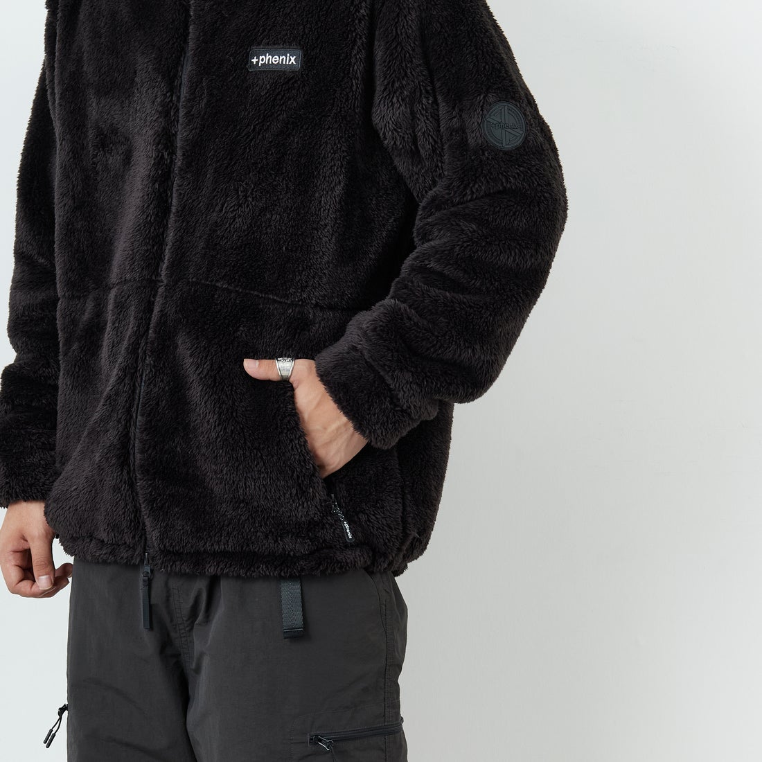 +phenix [プラスフェニックス] ボア フリースジャケット [POO-25083IN-JF] BLACK &&モデル身長：179cm 着用サイズ：XL&&