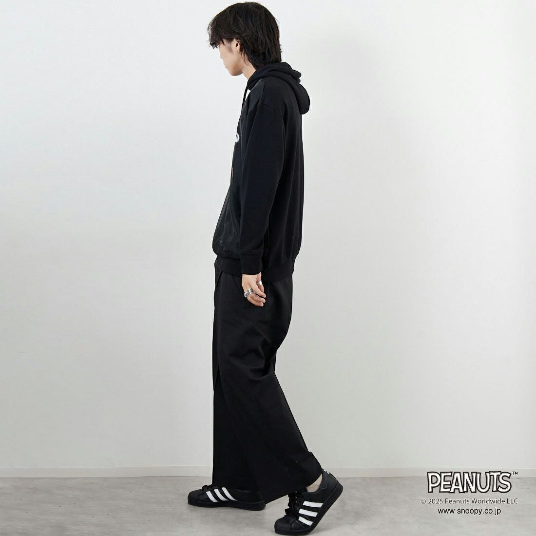 TRIPPY MIKIO ART [トリッピーミキオアート] SNOOPY スプレーアート フーディ [TR-057] BLACK &&モデル身長：179cm 着用サイズ：M&&