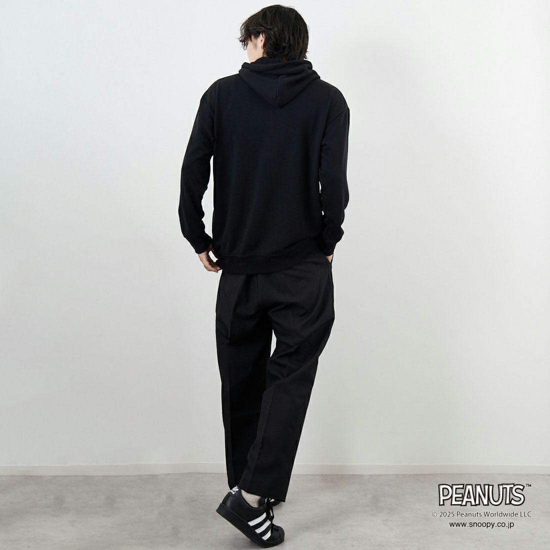 TRIPPY MIKIO ART [トリッピーミキオアート] SNOOPY スプレーアート フーディ [TR-057] BLACK &&モデル身長：179cm 着用サイズ：M&&