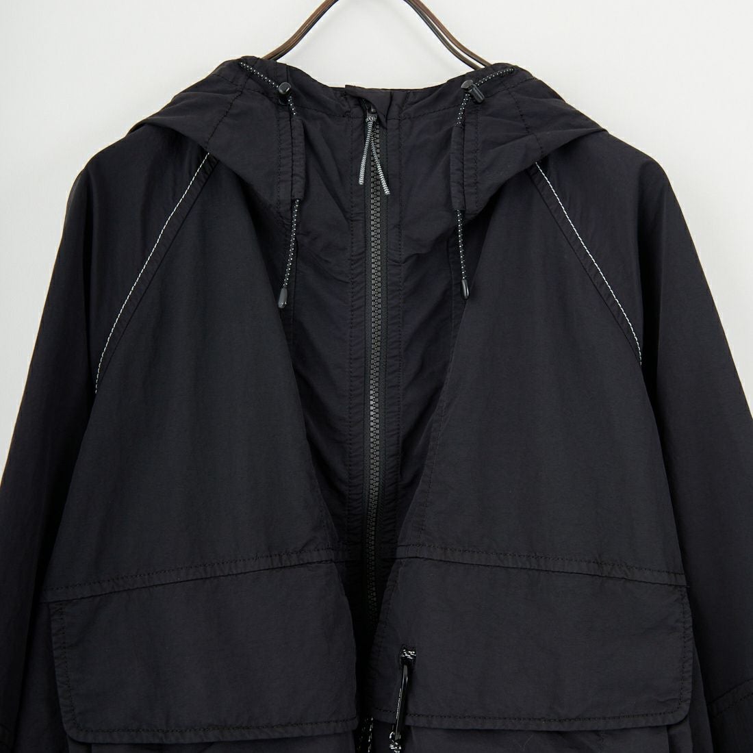 and wander [アンドワンダー] ROA×and wander ガーメントダイ ナイロンフーデッドジャケット [5745221536] BLACK