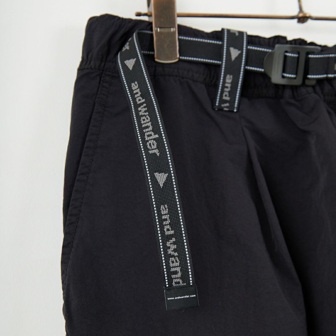 and wander [アンドワンダー] ROA×and wander ガーメントダイ ナイロンパンツ [5745222537] BLACK