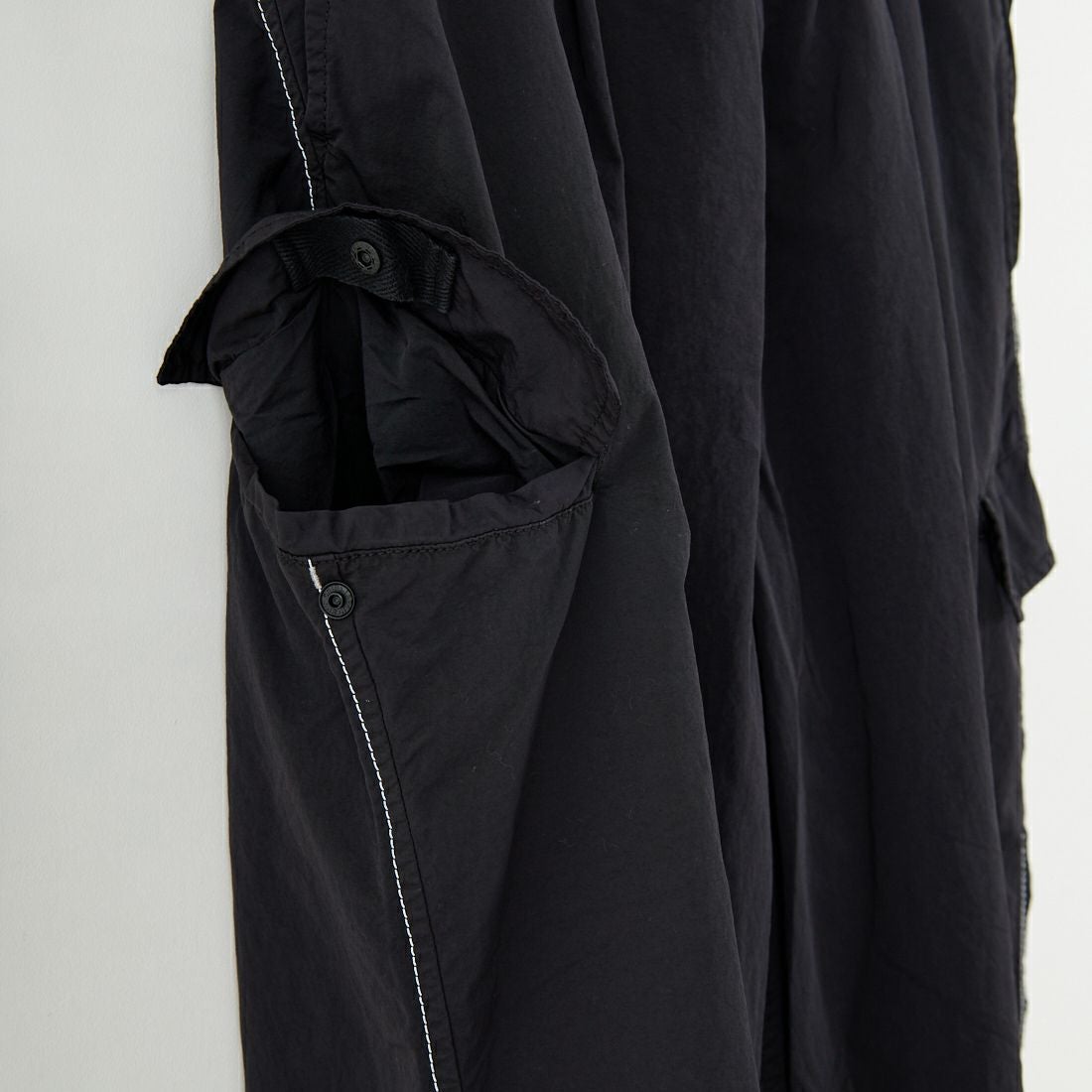 and wander [アンドワンダー] ROA×and wander ガーメントダイ ナイロンパンツ [5745222537] BLACK