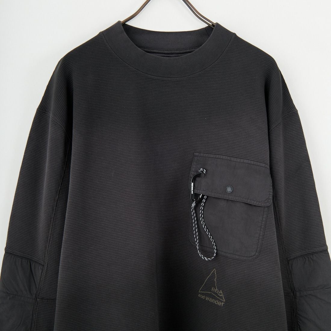 and wander [アンドワンダー] ROA×and wander ガーメントダイ ワッフルポケットTシャツ [5745284539] BLACK