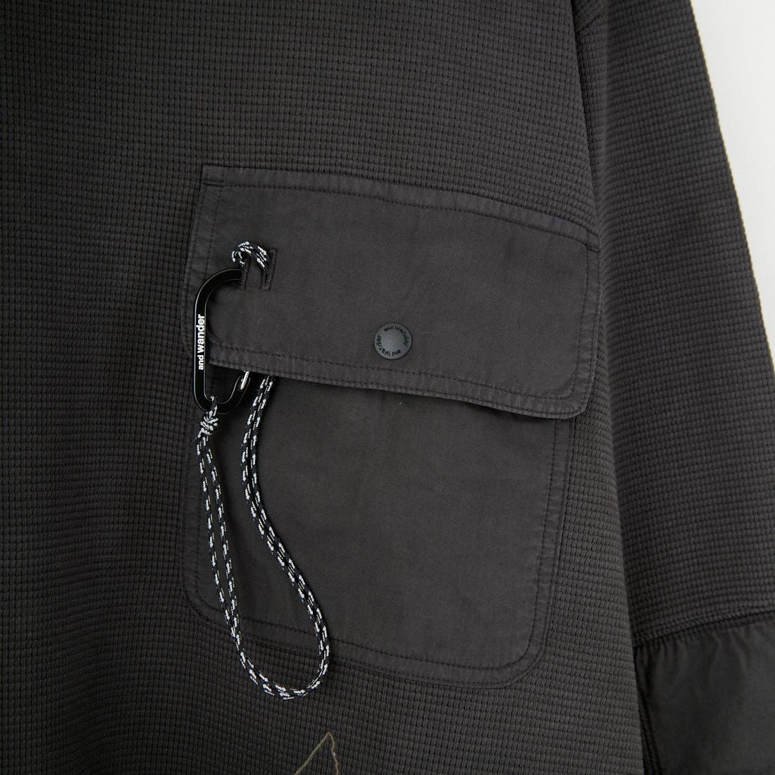 and wander [アンドワンダー] ROA×and wander ガーメントダイ ワッフルポケットTシャツ [5745284539] BLACK