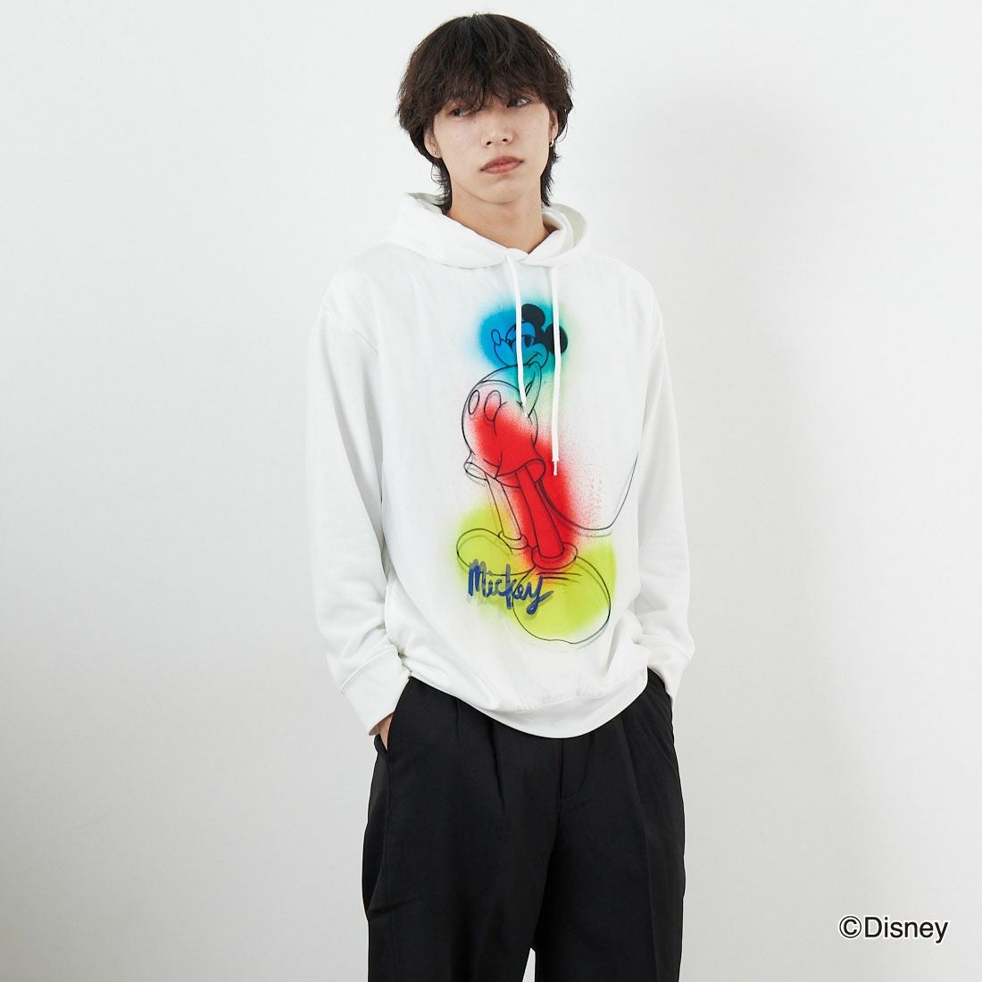 MAXSIX [マックスシックス] Disneyシリーズ SPRAY ART / MICKEY / フーディ [TR-069] WHITE &&モデル身長：179cm 着用サイズ：M&&