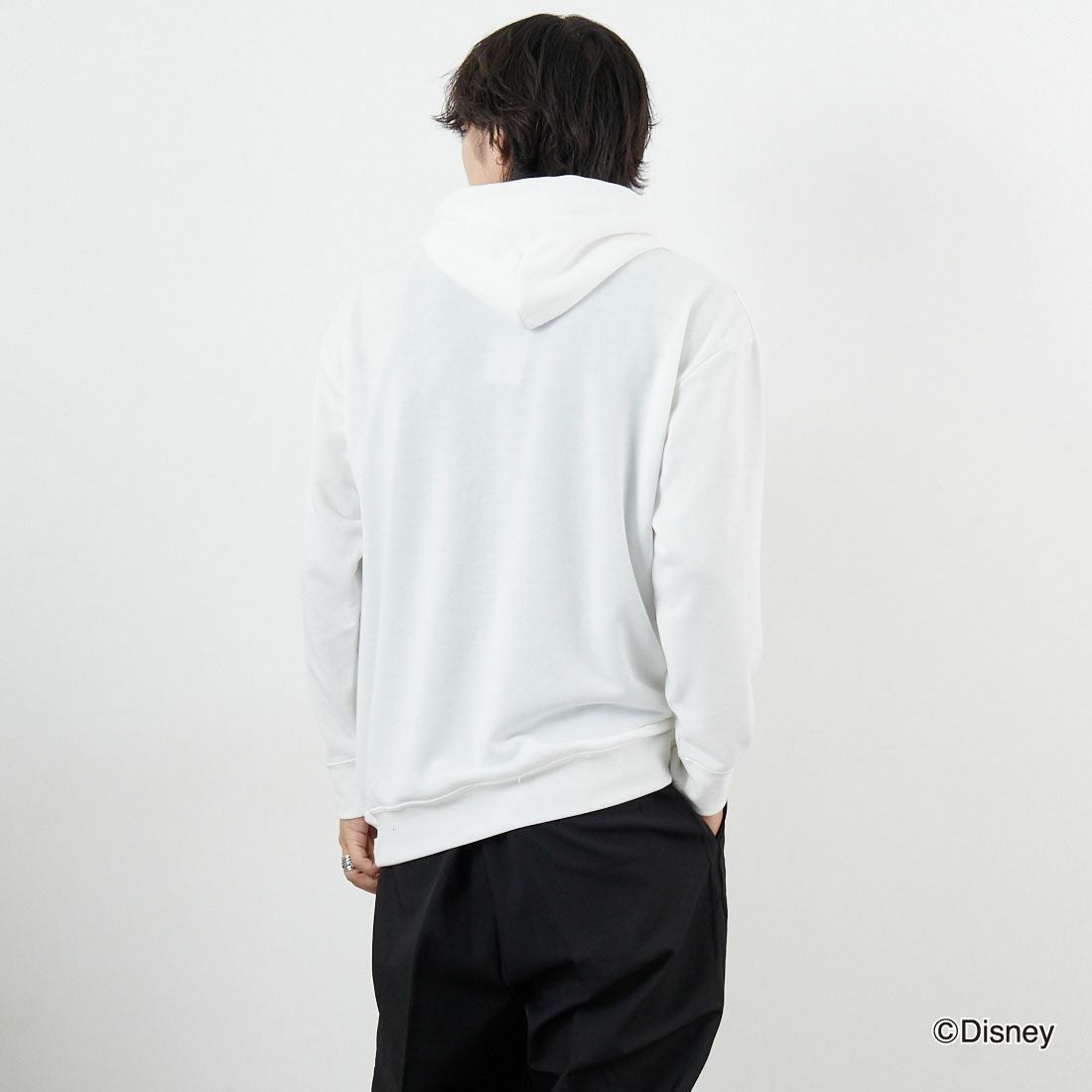 MAXSIX [マックスシックス] Disneyシリーズ SPRAY ART / MICKEY / フーディ [TR-069] WHITE &&モデル身長：179cm 着用サイズ：M&&