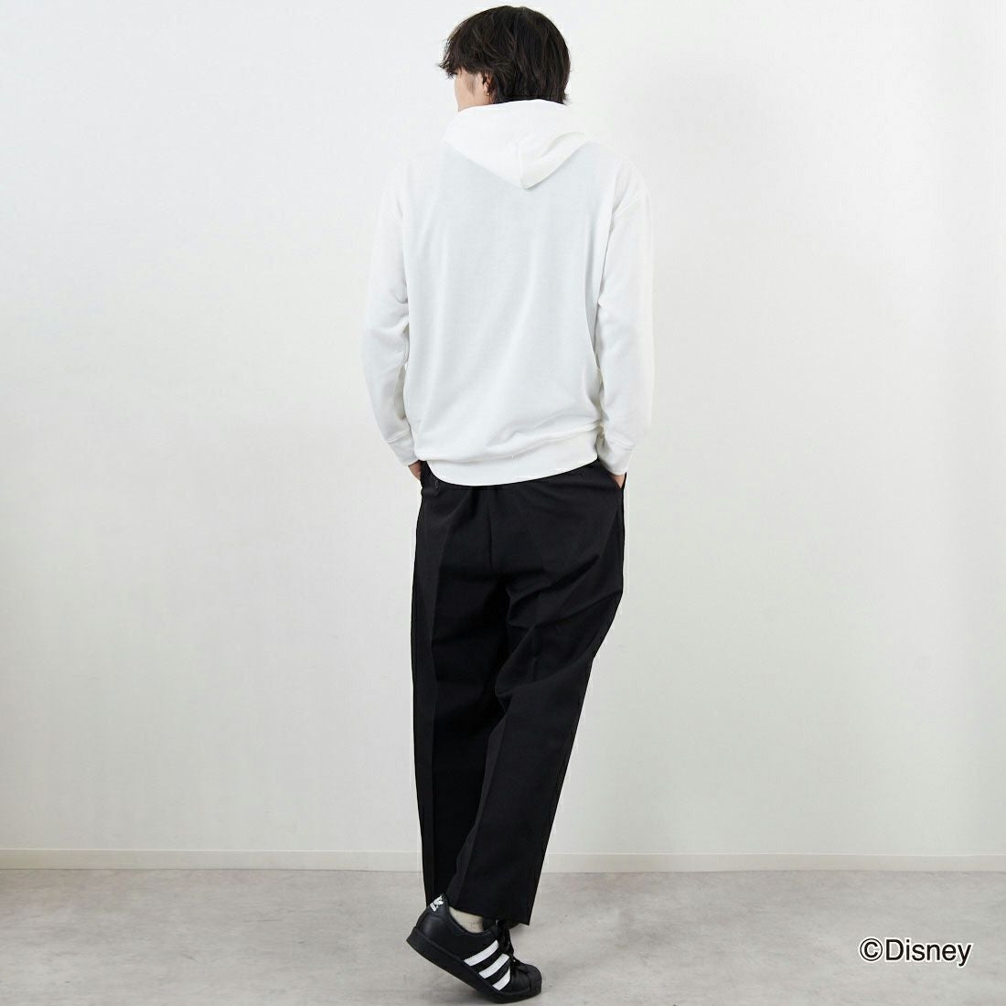 MAXSIX [マックスシックス] Disneyシリーズ SPRAY ART / MICKEY / フーディ [TR-069] WHITE &&モデル身長：179cm 着用サイズ：M&&