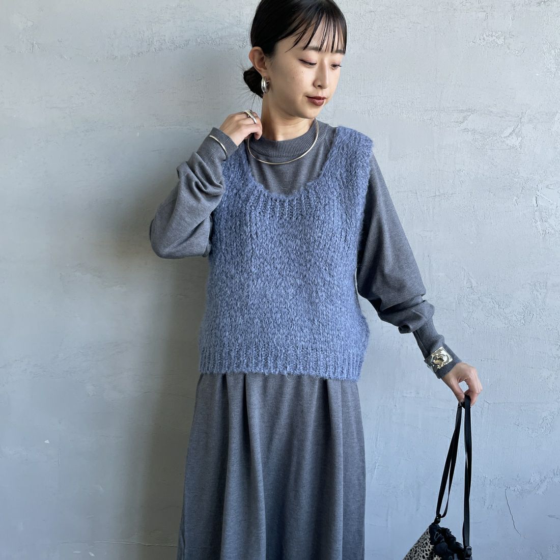 TRICOTS JEAN MARC [トリコット ジーン マルク] ニットベスト [SEVULLE] 206 DENIM &&モデル身長：150cm 着用サイズ：F&&