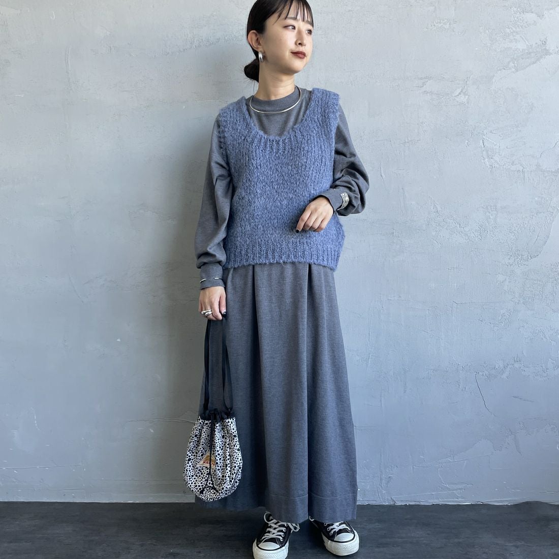 TRICOTS JEAN MARC [トリコット ジーン マルク] ニットベスト [SEVULLE] 206 DENIM &&モデル身長：150cm 着用サイズ：F&&