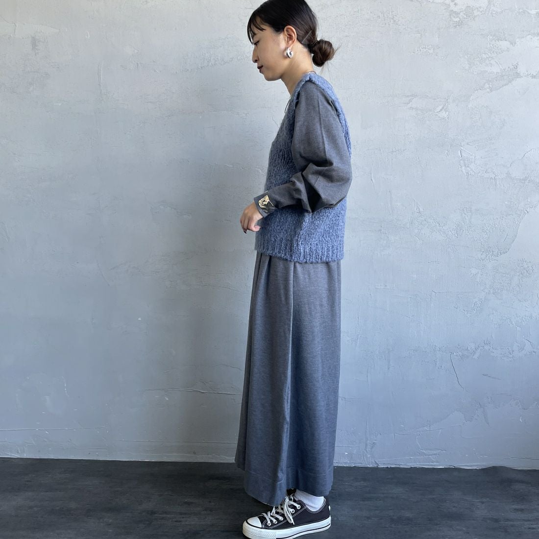 TRICOTS JEAN MARC [トリコット ジーン マルク] ニットベスト [SEVULLE] 206 DENIM &&モデル身長：150cm 着用サイズ：F&&