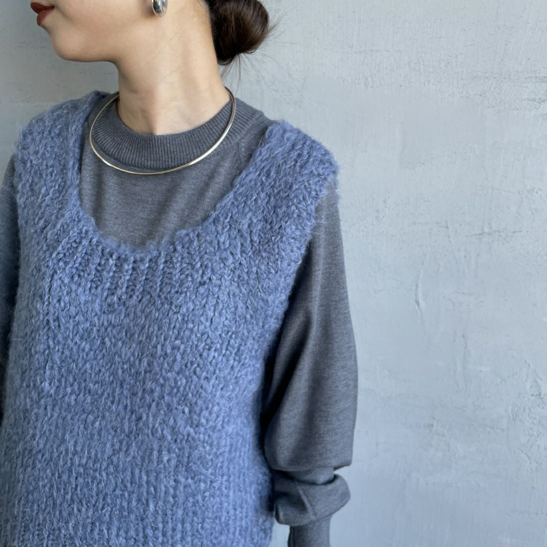 TRICOTS JEAN MARC [トリコット ジーン マルク] ニットベスト [SEVULLE] 206 DENIM &&モデル身長：150cm 着用サイズ：F&&