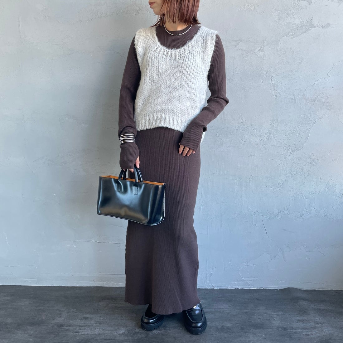 TRICOTS JEAN MARC [トリコット ジーン マルク] ニットベスト [SEVULLE] 225 ECRU C &&モデル身長：158cm 着用サイズ：F&&