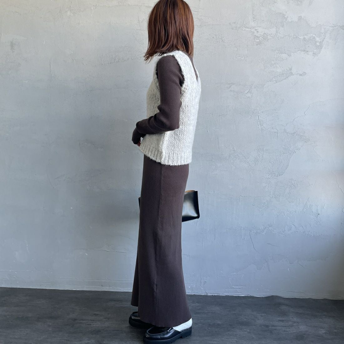 TRICOTS JEAN MARC [トリコット ジーン マルク] ニットベスト [SEVULLE] 225 ECRU C &&モデル身長：158cm 着用サイズ：F&&