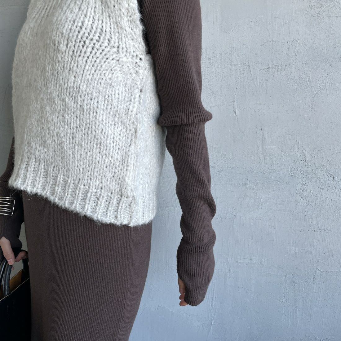 TRICOTS JEAN MARC [トリコット ジーン マルク] ニットベスト [SEVULLE] 225 ECRU C &&モデル身長：158cm 着用サイズ：F&&