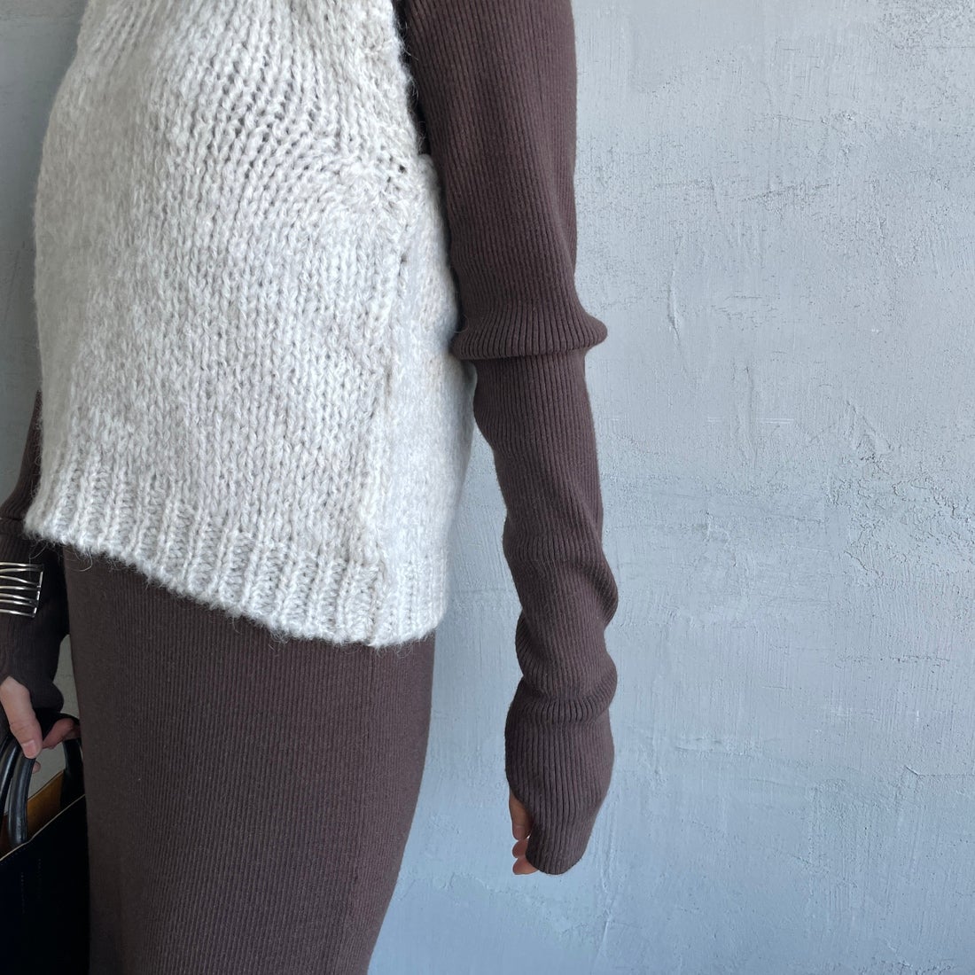 TRICOTS JEAN MARC [トリコット ジーン マルク] ニットベスト [SEVULLE] 225 ECRU C &&モデル身長：158cm 着用サイズ：F&&