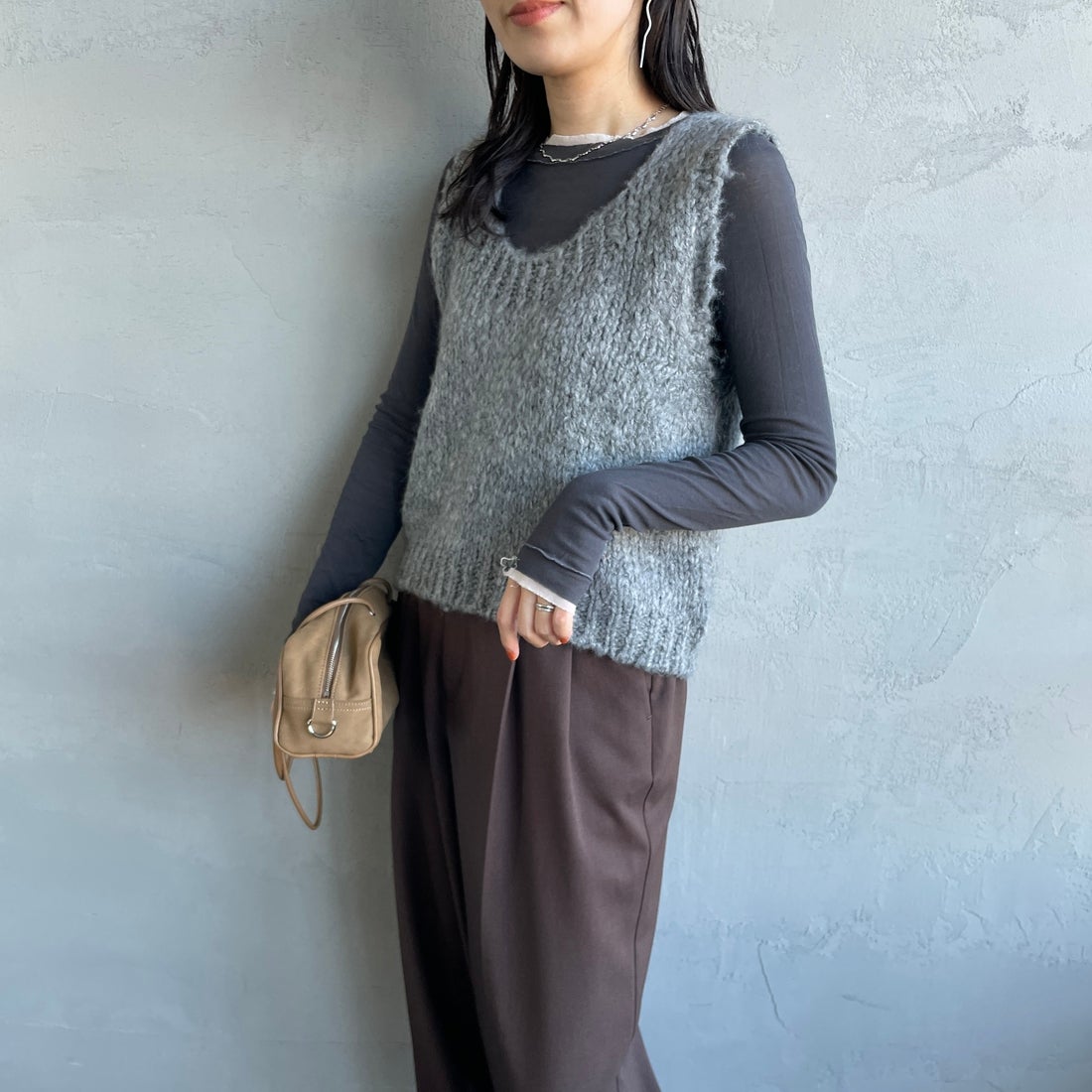 TRICOTS JEAN MARC [トリコット ジーン マルク] ニットベスト [SEVULLE] 202 GREY &&モデル身長：160cm 着用サイズ：F&&