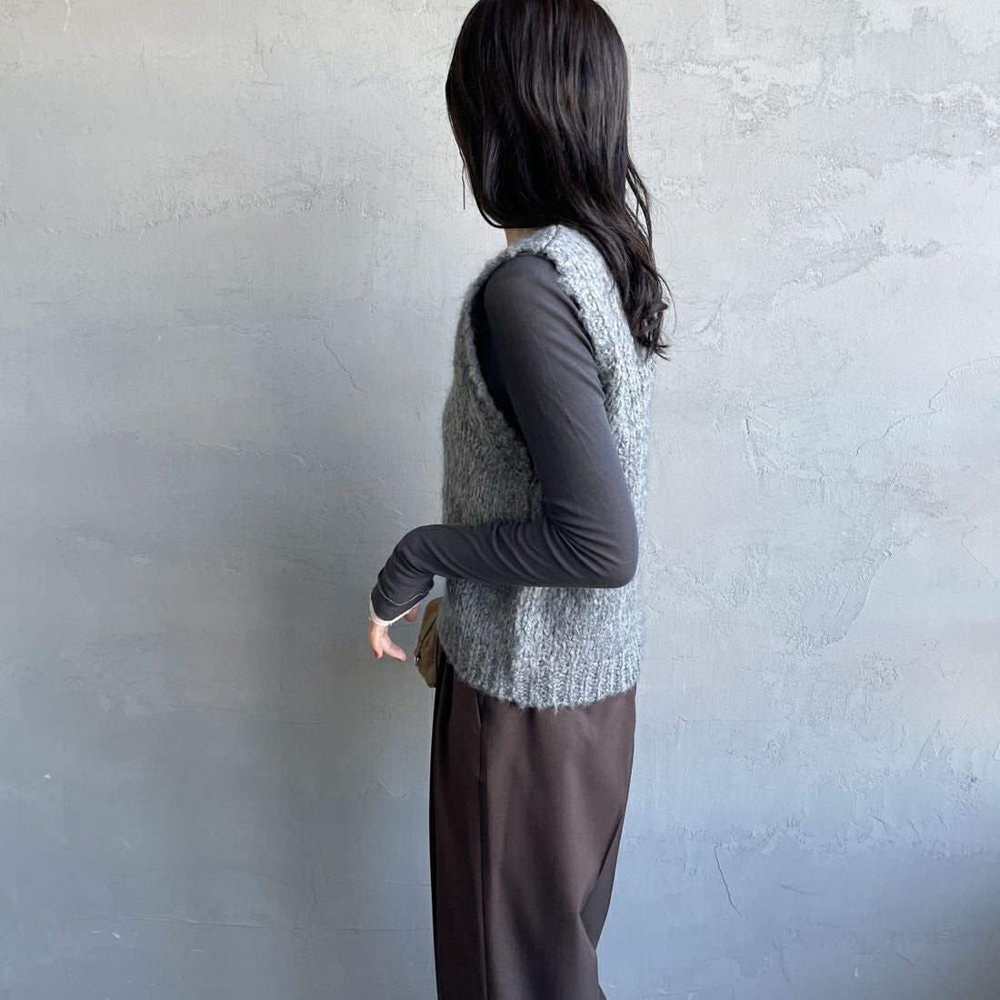TRICOTS JEAN MARC [トリコット ジーン マルク] ニットベスト [SEVULLE] 202 GREY &&モデル身長：160cm 着用サイズ：F&&