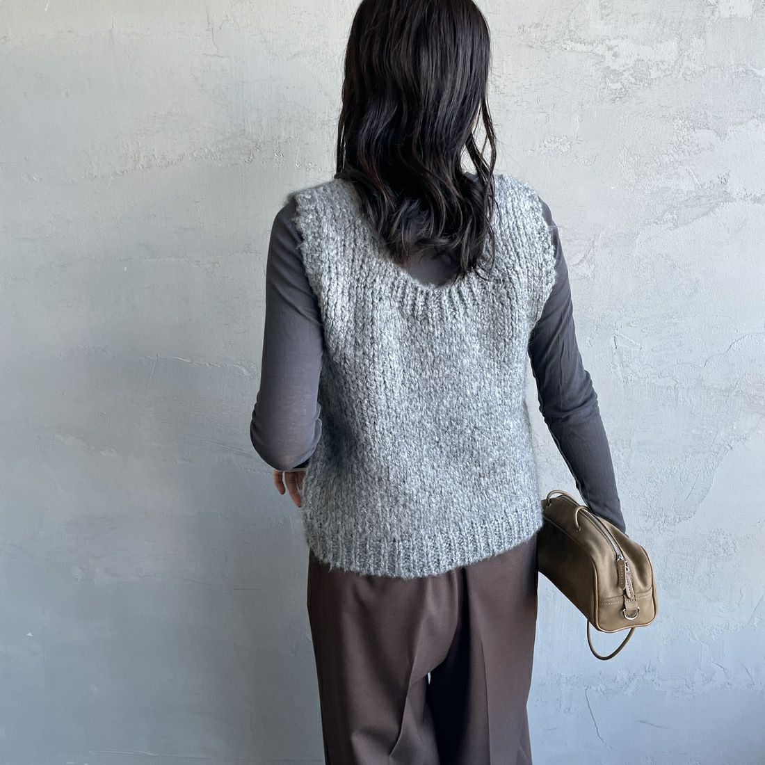 TRICOTS JEAN MARC [トリコット ジーン マルク] ニットベスト [SEVULLE] 202 GREY &&モデル身長：160cm 着用サイズ：F&&