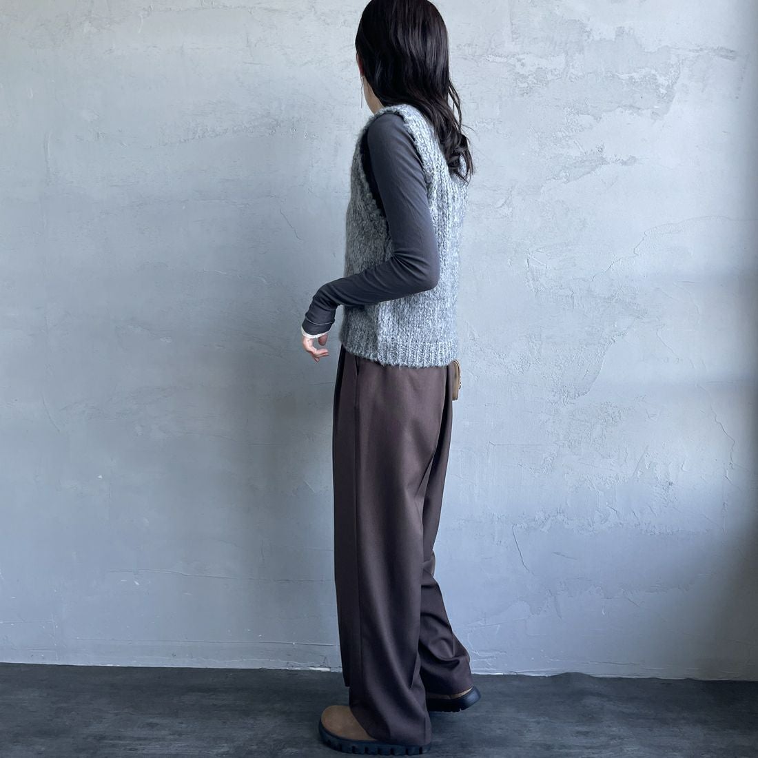 TRICOTS JEAN MARC [トリコット ジーン マルク] ニットベスト [SEVULLE] 202 GREY &&モデル身長：160cm 着用サイズ：F&&