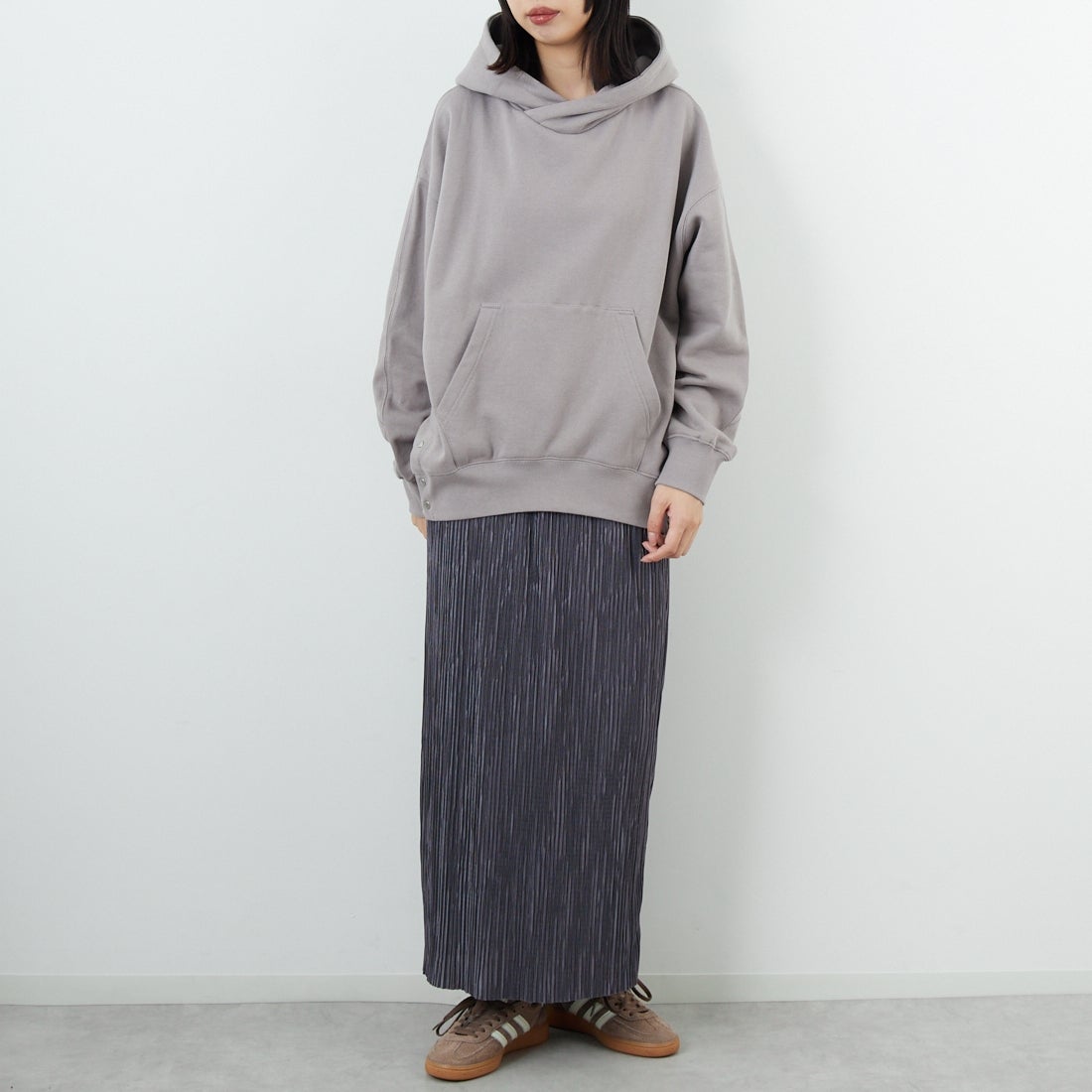Kelen [ケレン] サイドドット釦フーディ LIG [LKL25FCS2005] GRAY &&モデル身長：162cm 着用サイズ：M&&