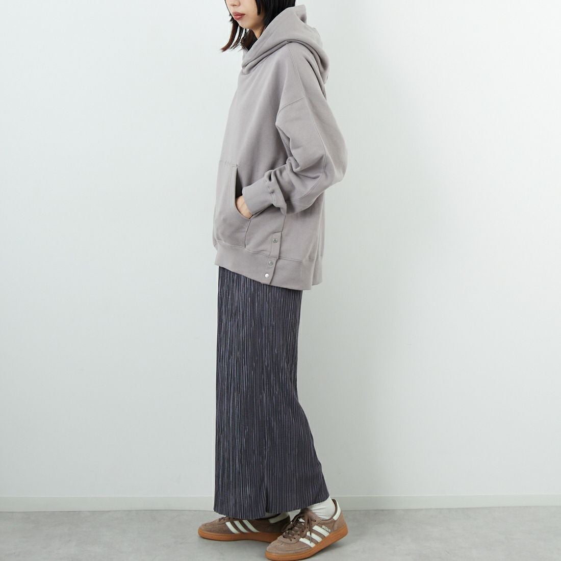 Kelen [ケレン] サイドドット釦フーディ LIG [LKL25FCS2005] GRAY &&モデル身長：162cm 着用サイズ：M&&