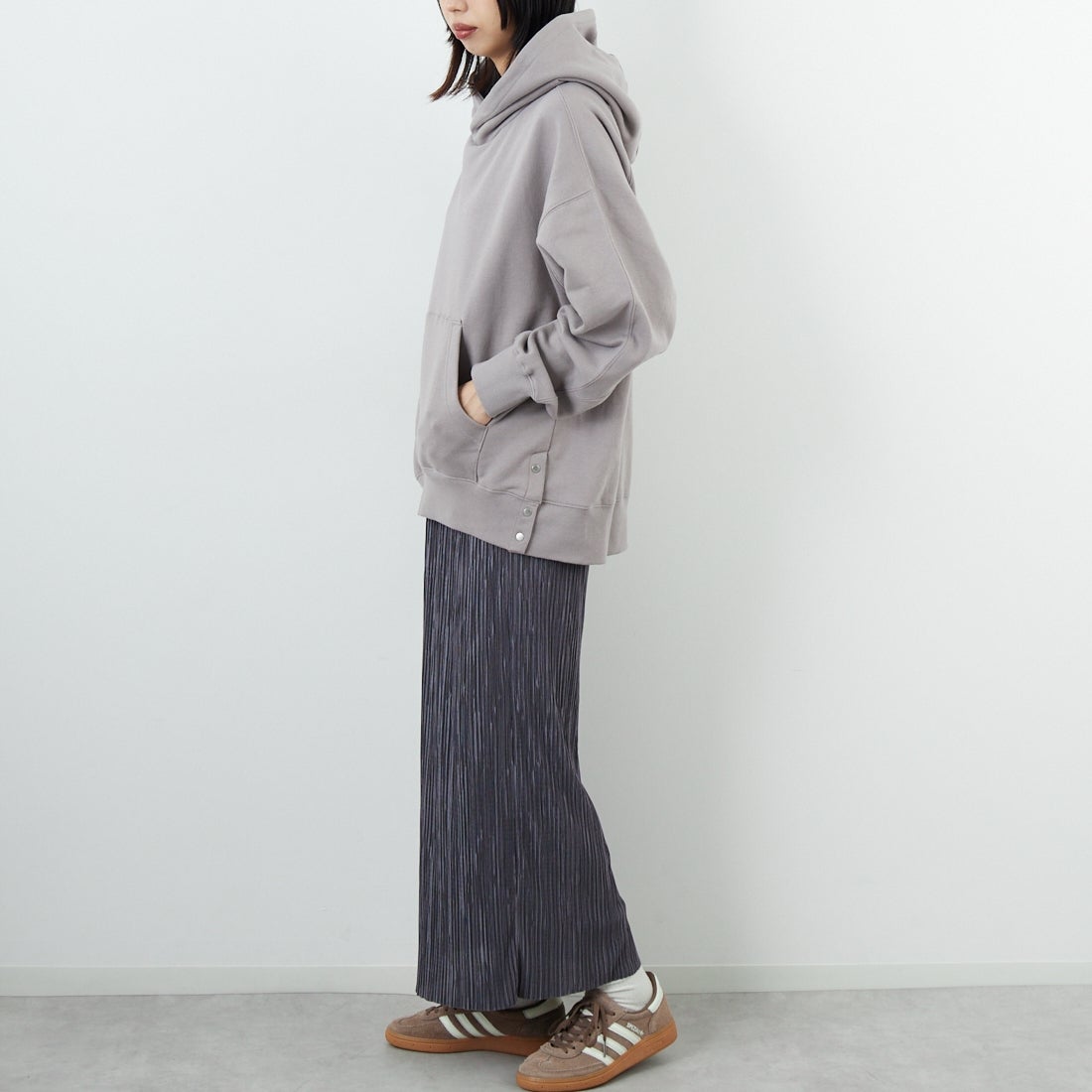 Kelen [ケレン] サイドドット釦フーディ LIG [LKL25FCS2005] GRAY &&モデル身長：162cm 着用サイズ：M&&