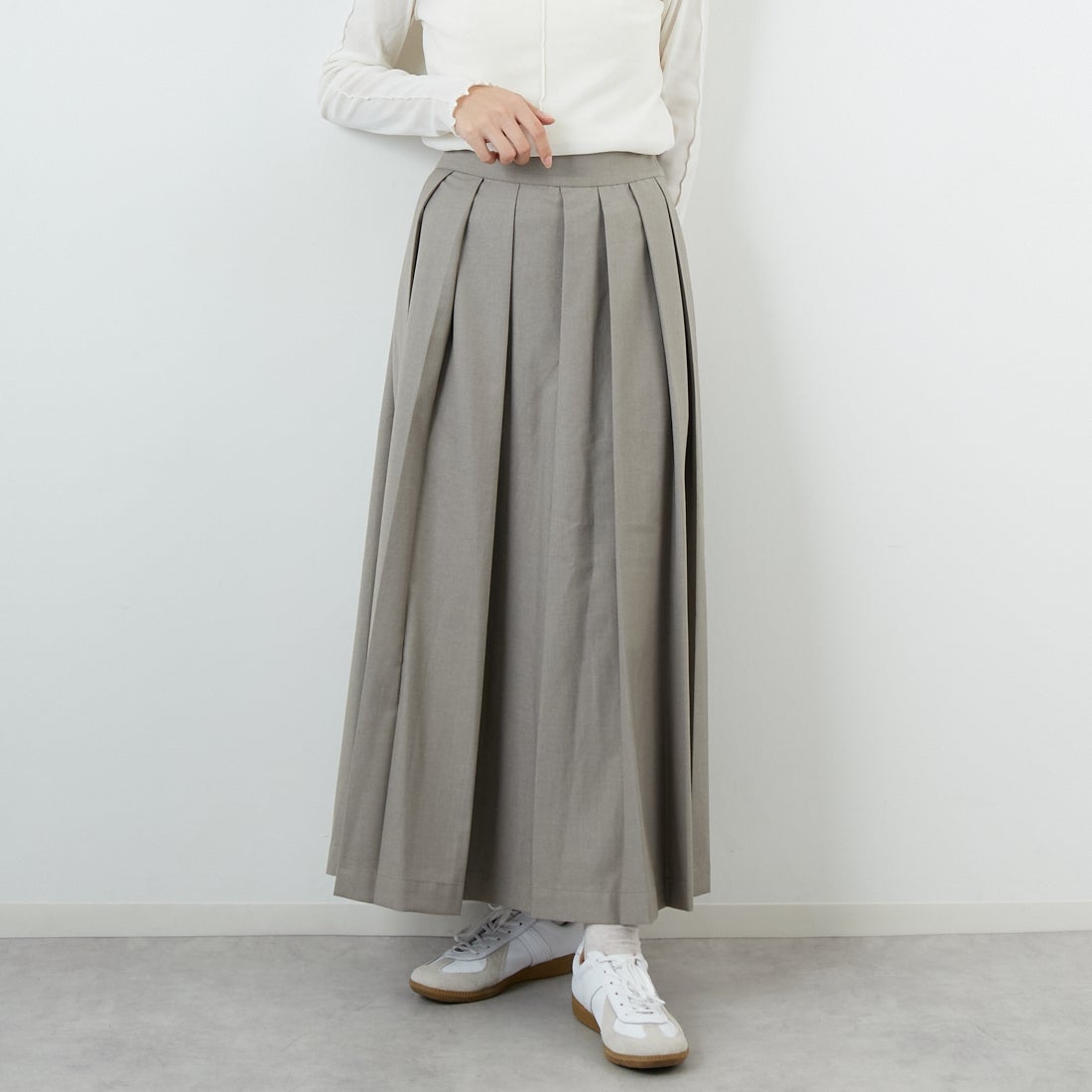 Kelen [ケレン] タックプリーツ デザインパンツ KUKUS [LKL25FPT2110] GRAYGE &&モデル身長：162cm 着用サイズ：M&&