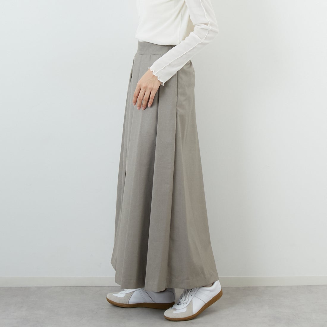 Kelen [ケレン] タックプリーツ デザインパンツ KUKUS [LKL25FPT2110] GRAYGE &&モデル身長：162cm 着用サイズ：M&&