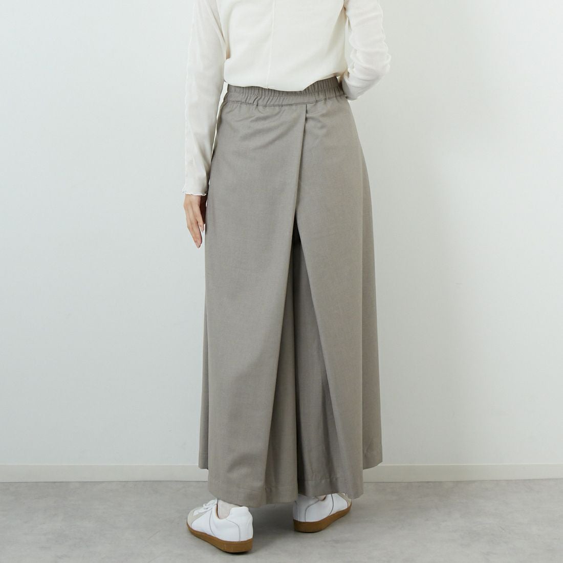 Kelen [ケレン] タックプリーツ デザインパンツ KUKUS [LKL25FPT2110] GRAYGE &&モデル身長：162cm 着用サイズ：M&&