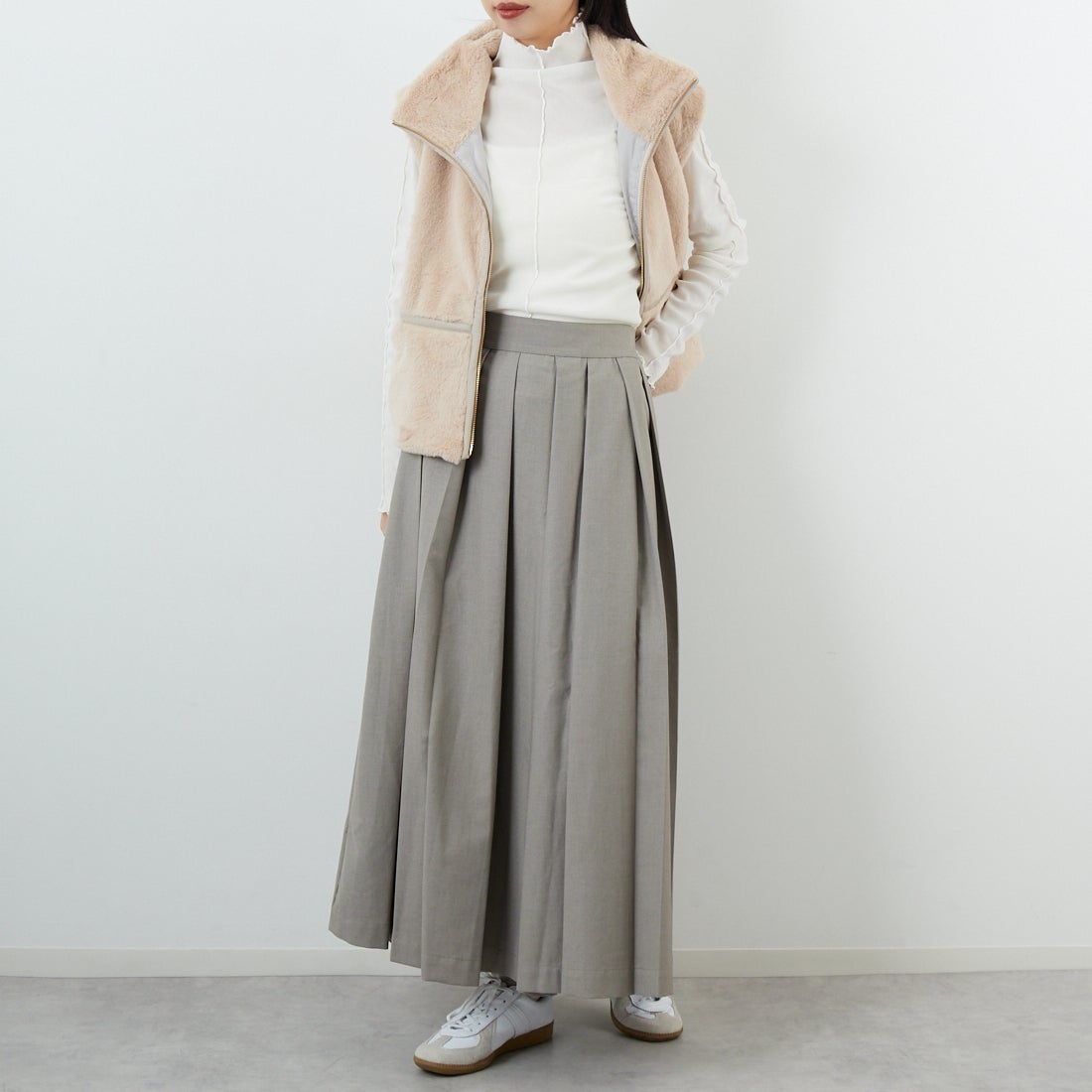 Kelen [ケレン] タックプリーツ デザインパンツ KUKUS [LKL25FPT2110] GRAYGE &&モデル身長：162cm 着用サイズ：M&&