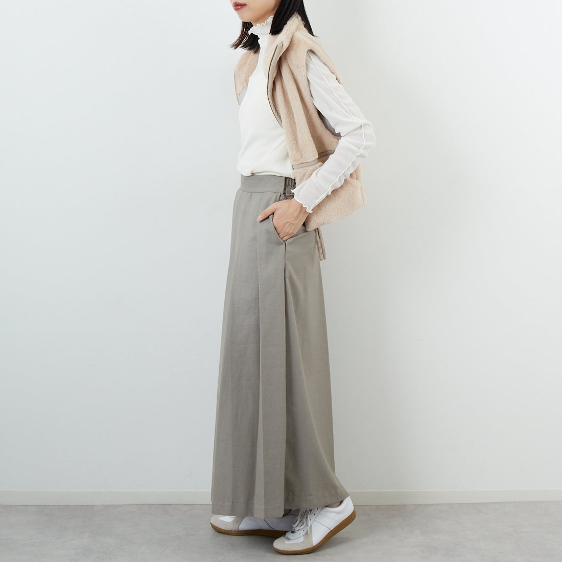 Kelen [ケレン] タックプリーツ デザインパンツ KUKUS [LKL25FPT2110] GRAYGE &&モデル身長：162cm 着用サイズ：M&&