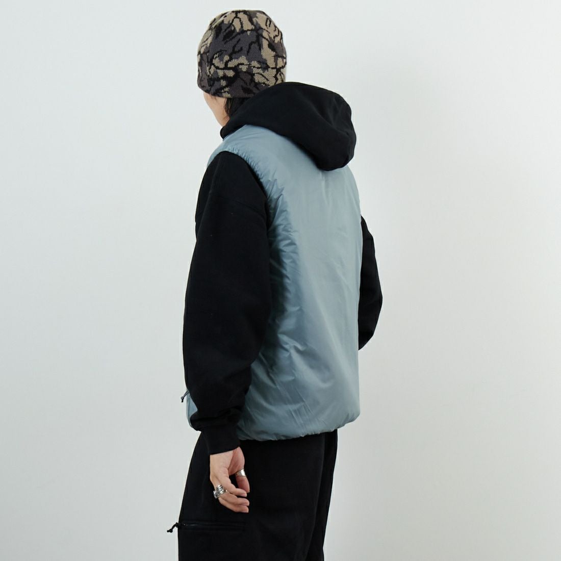 SEDAN ALL-PURPOSE [セダン オールパーパス] パッカブルパフベスト [SD25F-JK01] GREY &&モデル身長：179cm 着用サイズ：M&&