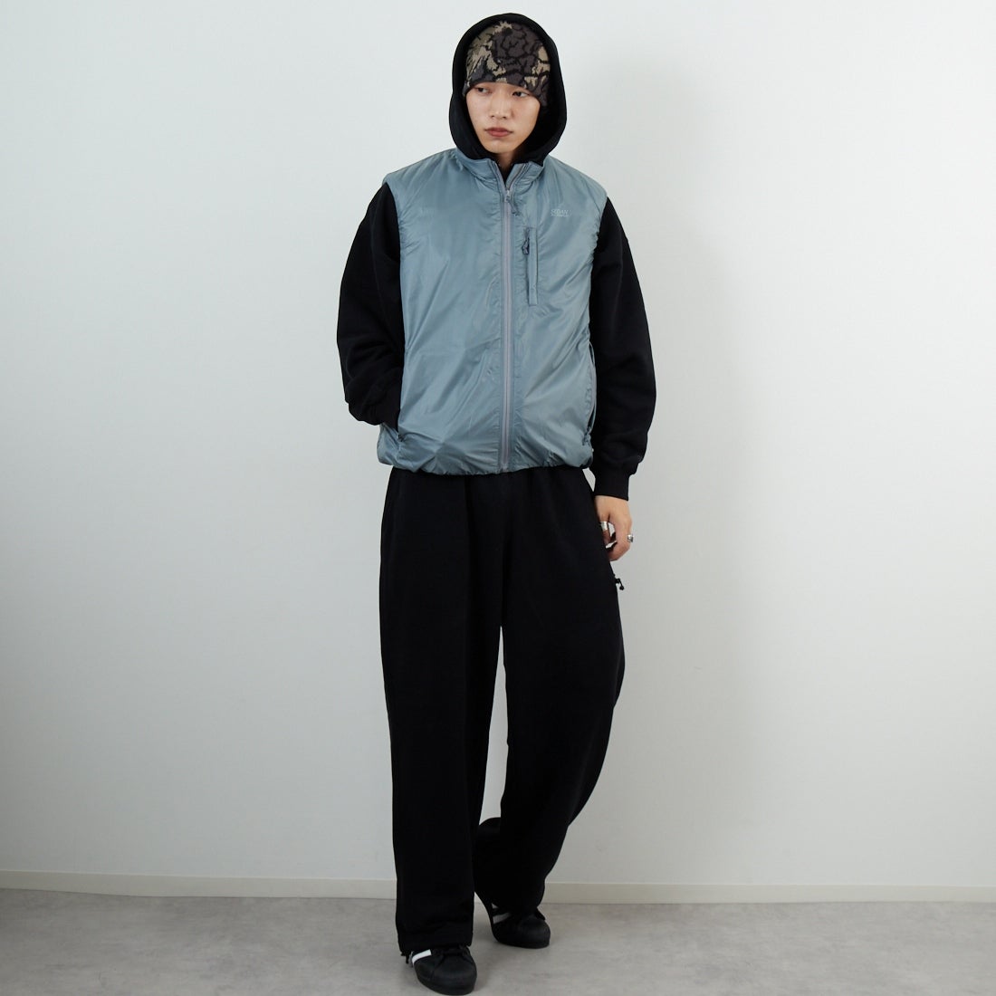 SEDAN ALL-PURPOSE [セダン オールパーパス] パッカブルパフベスト [SD25F-JK01] GREY &&モデル身長：179cm 着用サイズ：M&&