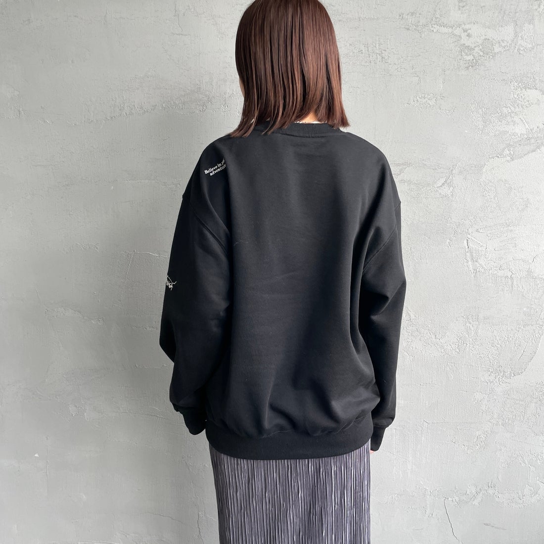 JEANSFACTORY × NANGA [ジーンズファクトリー × ナンガ] 別注 ワンポイントロゴ刺繍 ジップポケットスウェット [NW2503-JF] BLACK &&モデル身長：159cm 着用サイズ：S&&