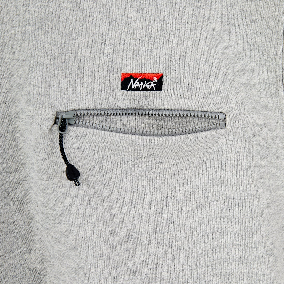 JEANSFACTORY × NANGA [ジーンズファクトリー × ナンガ] 別注 ワンポイントロゴ刺繍 ジップポケットスウェット [NW2503-JF] GRAY