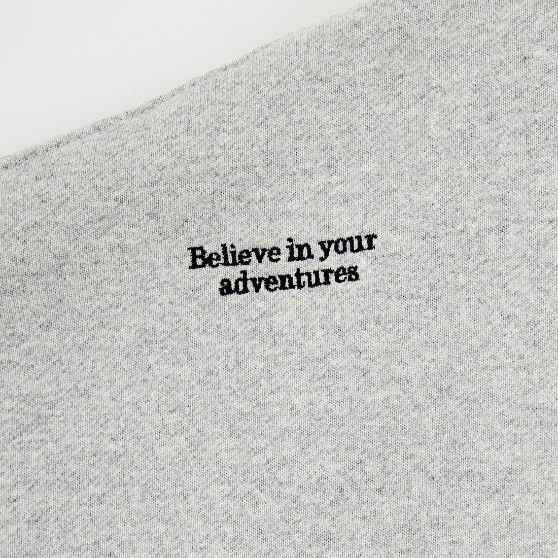 JEANSFACTORY × NANGA [ジーンズファクトリー × ナンガ] 別注 ワンポイントロゴ刺繍 ジップポケットスウェット [NW2503-JF] GRAY