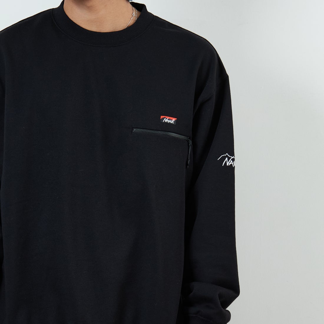JEANSFACTORY × NANGA [ジーンズファクトリー × ナンガ] 別注 ワンポイントロゴ刺繍 ジップポケットスウェット [NW2503-JF] BLACK