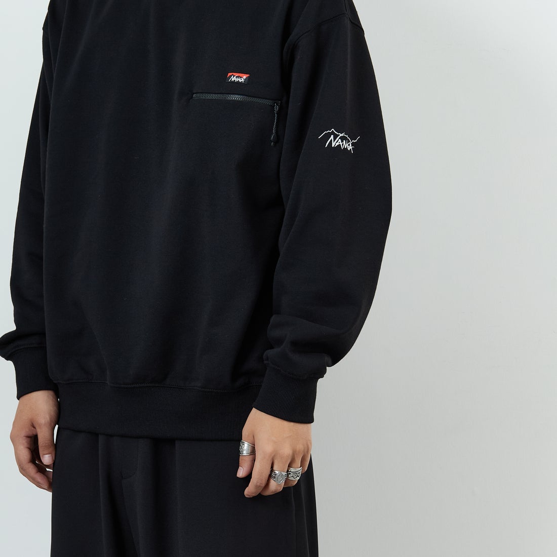 JEANSFACTORY × NANGA [ジーンズファクトリー × ナンガ] 別注 ワンポイントロゴ刺繍 ジップポケットスウェット [NW2503-JF] BLACK