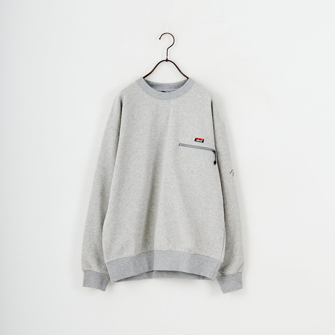 JEANSFACTORY × NANGA [ジーンズファクトリー × ナンガ] 別注 ワンポイントロゴ刺繍 ジップポケットスウェット [NW2503-JF] GRAY